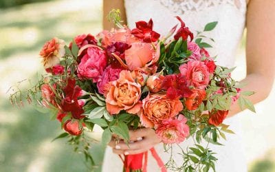 Bridal bouquets, boutonnières and cascading tablescapes! We take a look at spring floral trends!